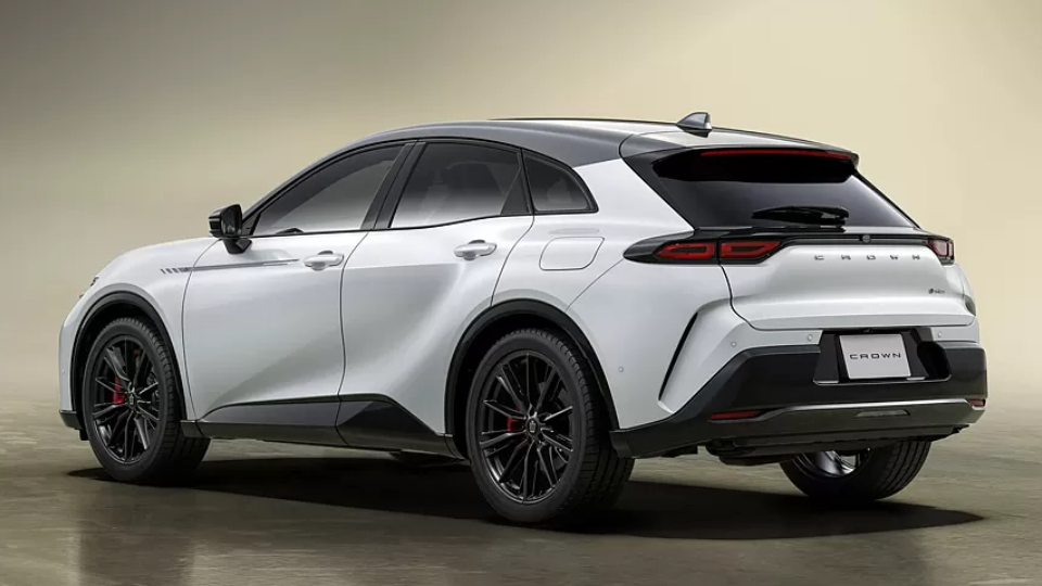 دو تیپ جدید برای تویوتا کراون اسپرت